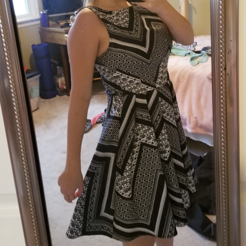 Patterned Dress - Picture 3 of 3